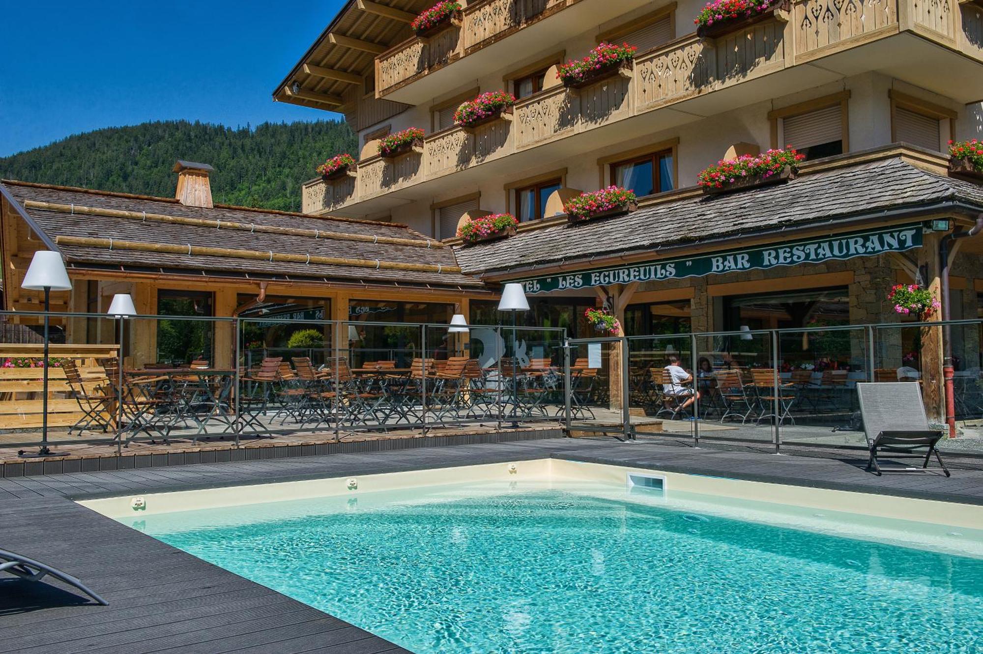 Hotel-Chalet Les Ecureuils Restaurant, Piscine, Garage Ле-Гран-Борнан Екстер'єр фото